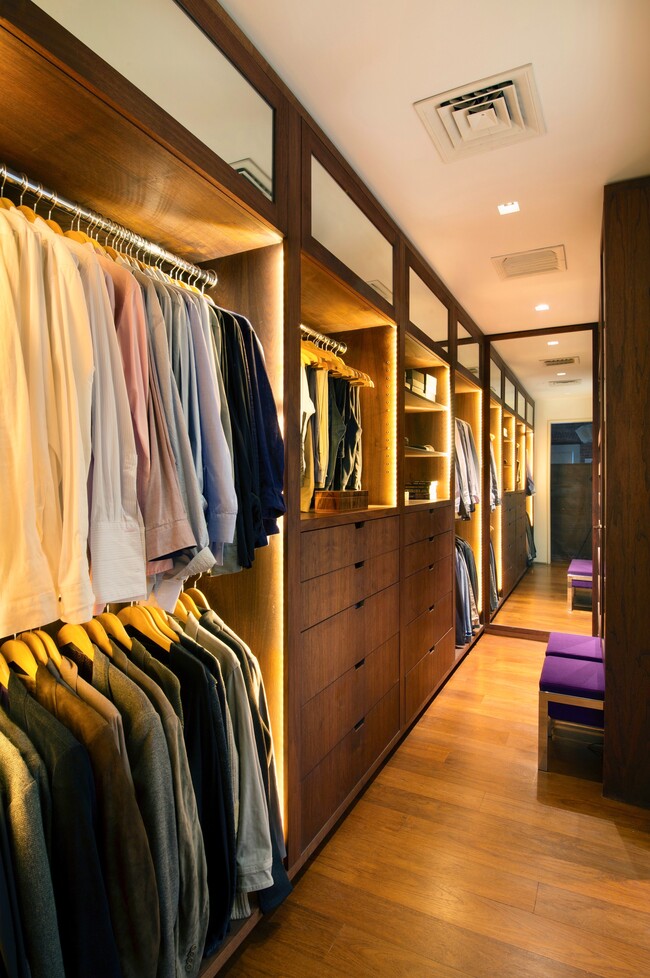 Building Photo - Prime SoHo - Stunning PH Loft with Roof