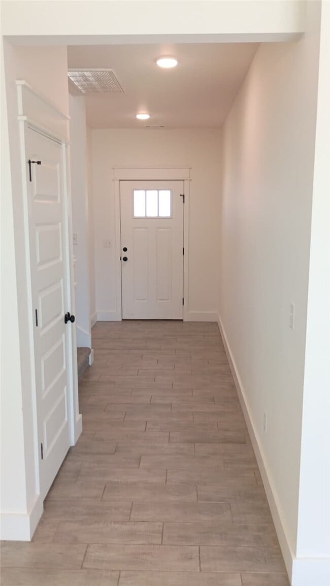 Building Photo - 2141 Bluebonnet Ln