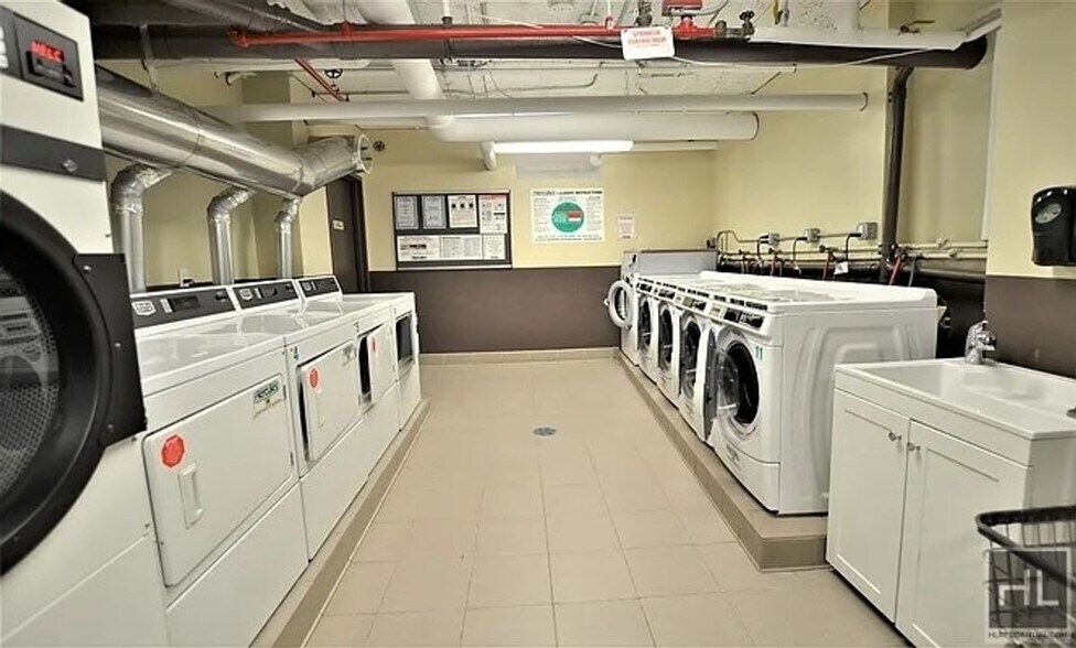 Building Photo - WEST 45 STREET