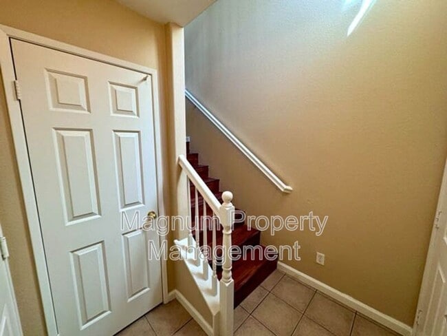 Building Photo - 25826 Iris Ave