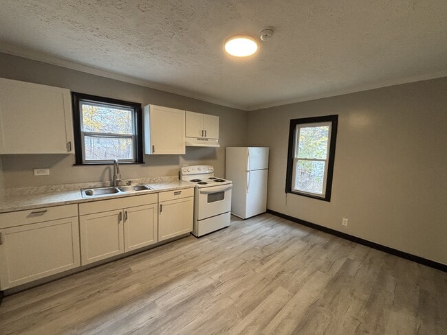 Building Photo - 932 13th St SE