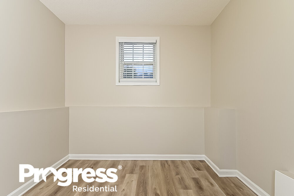 Building Photo - 915 Castlerock Way