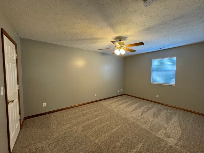 Building Photo - 5357 Midway Dr