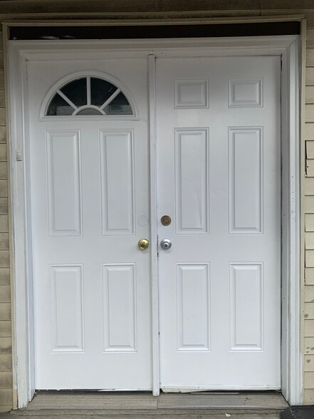 Building Photo - 69 Schley St