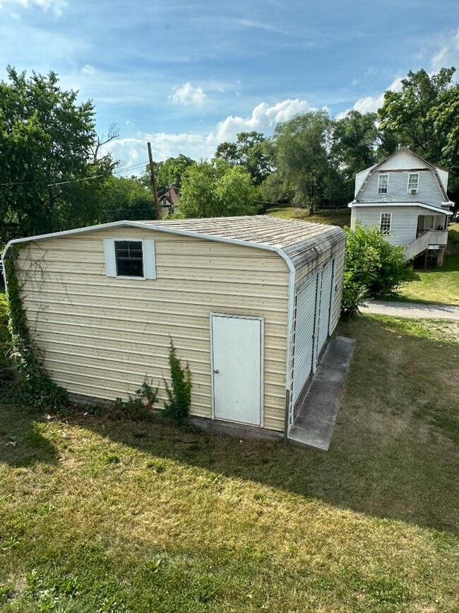 Building Photo - 1210 Tazewell Ave SE