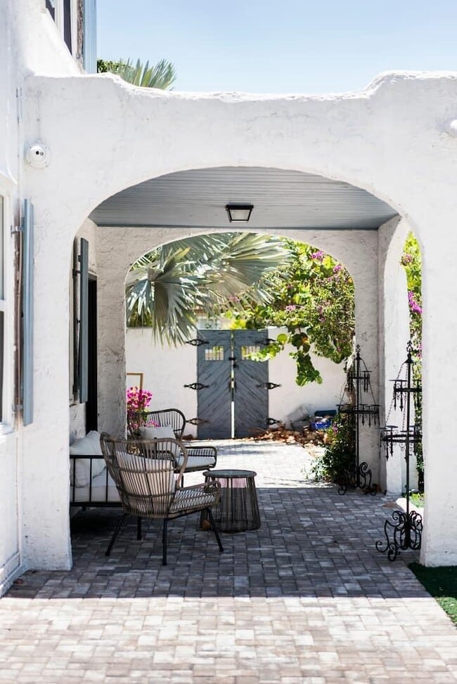 Building Photo - 717 Forest Hill Blvd