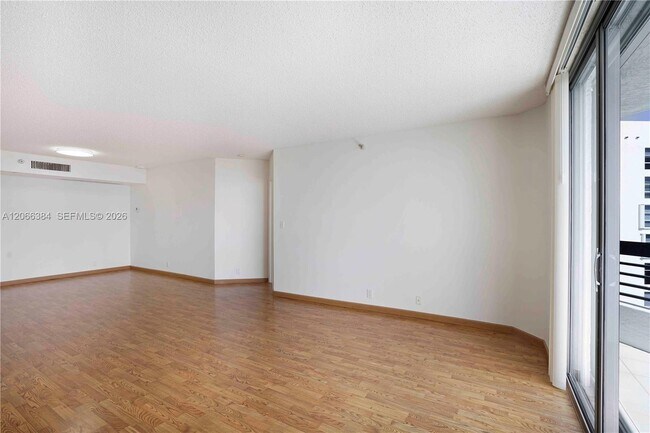 Building Photo - 3530 Mystic Pointe Dr