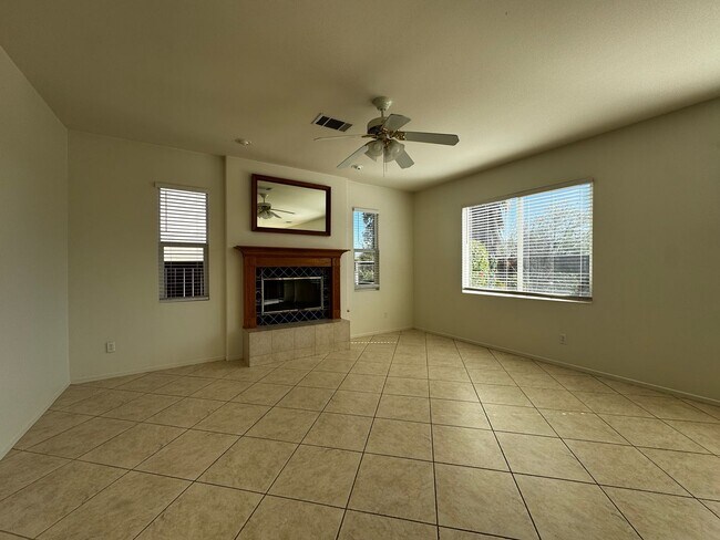Building Photo - Spacious 4 bedroom in Murrieta for rent!