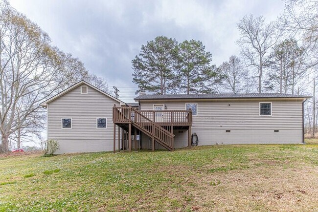 Building Photo - Ranch 3 bedroom 2 bath !