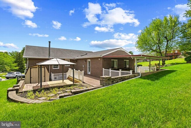 Building Photo - 8006 Woodhaven Ct