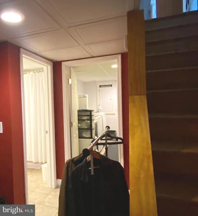 Building Photo - 20 E Abington Ave