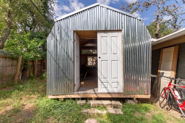 Building Photo - 2809 Rae Dell Ave