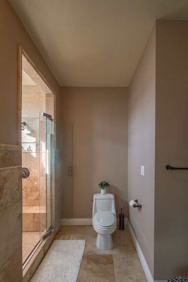 Building Photo - 1410 Encino Ave