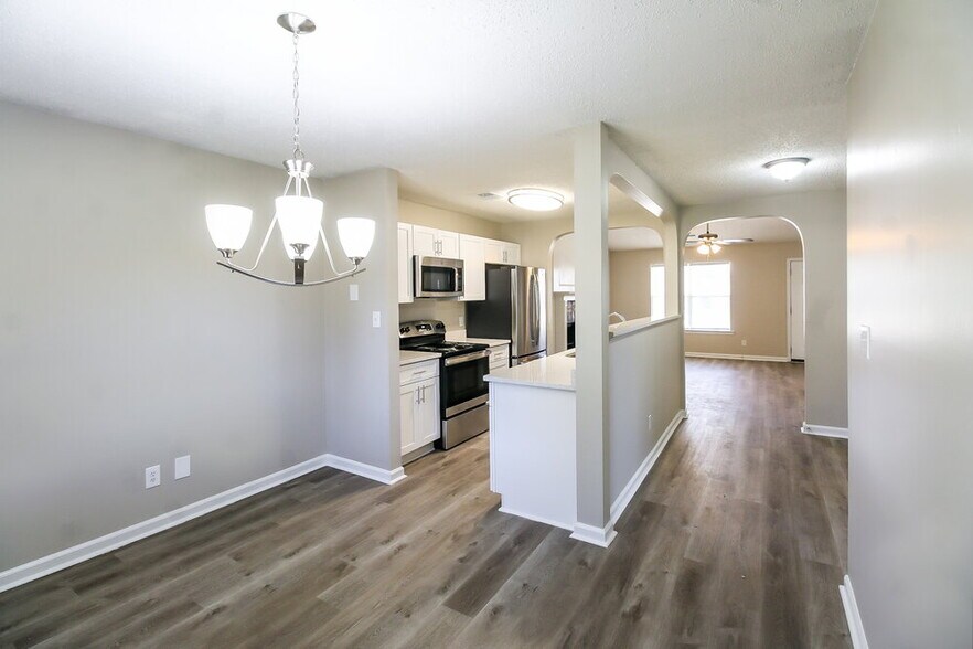 Building Photo - 1299 N Hampton Dr