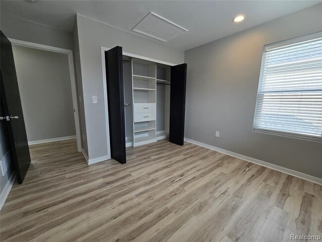 Building Photo - 1277 E Lincoln St