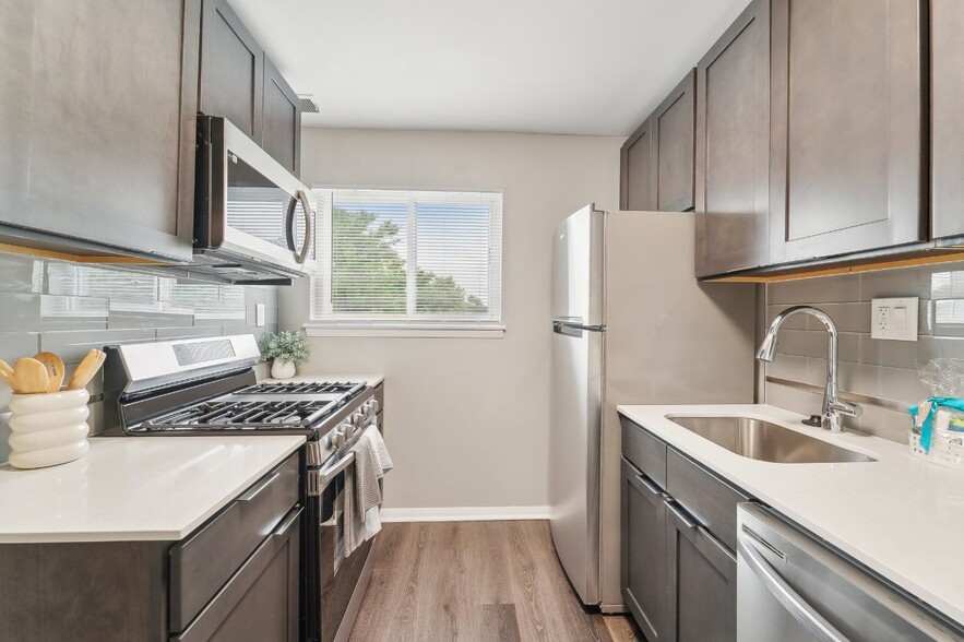 Building Photo - Ridge Gardens Apartments