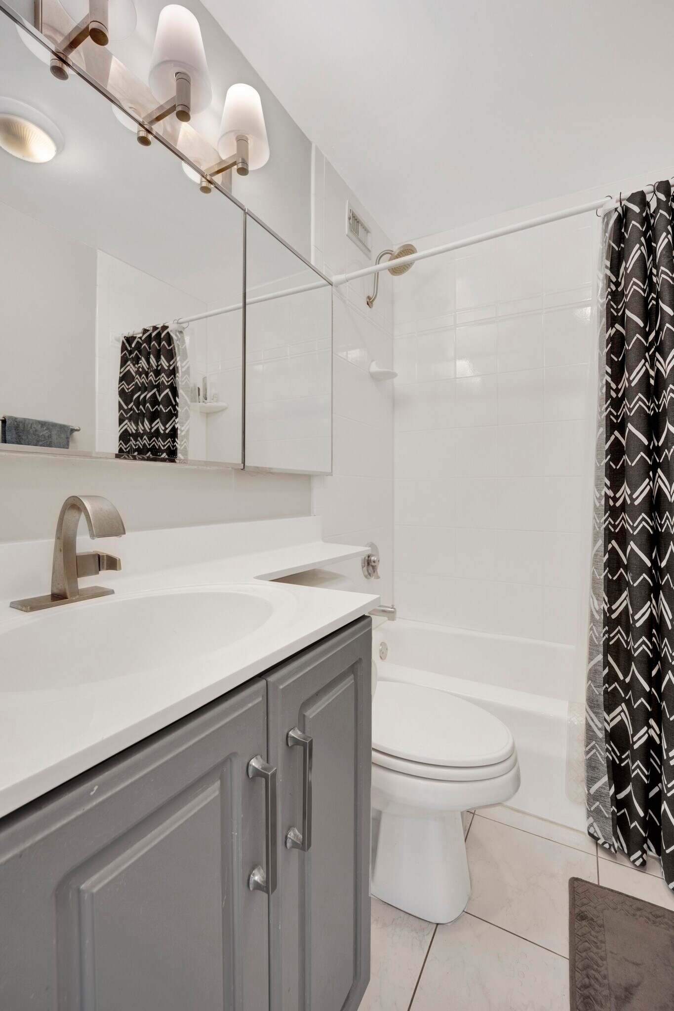 Unit Bathroom - 88 W Schiller St