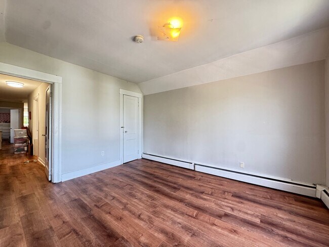 Building Photo - Renovated Beautiful 2BR Near Yale - Science Hill