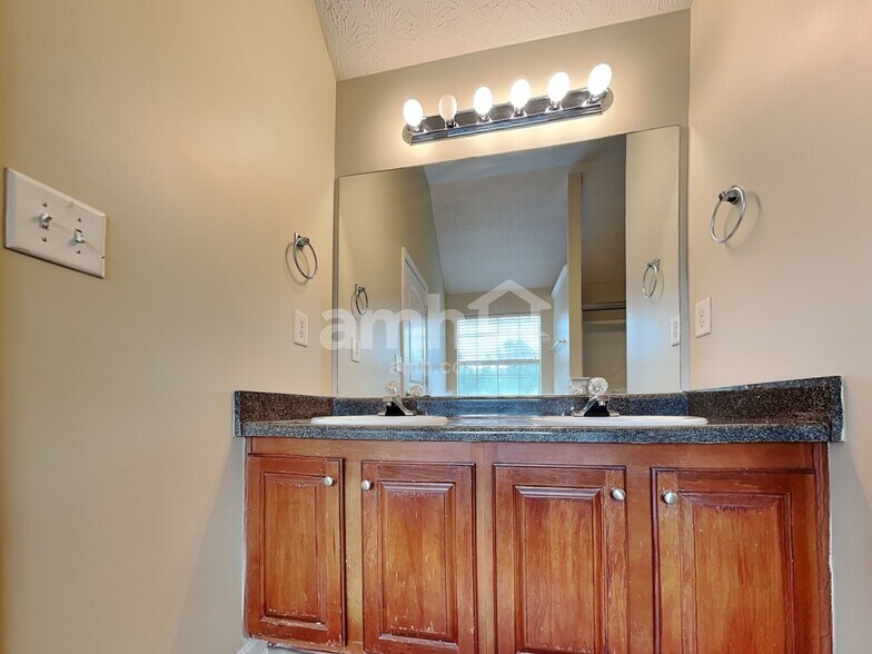 Building Photo - 131 Cottonbelle Dr