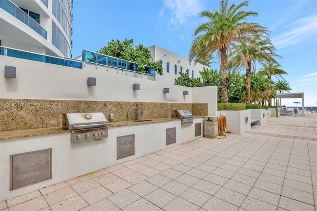 Building Photo - 2751 S Ocean Dr