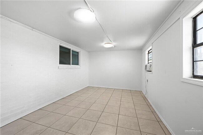 Building Photo - 4012 Auburn Ave W
