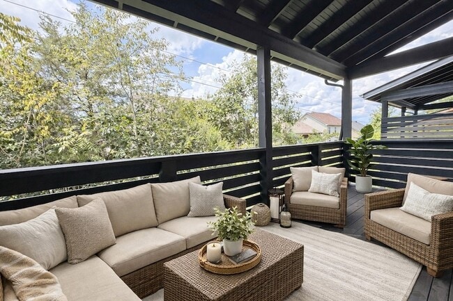 Building Photo - 6 Dutch Dr