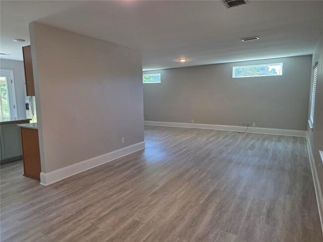 Building Photo - 115 Cedarcrest Dr