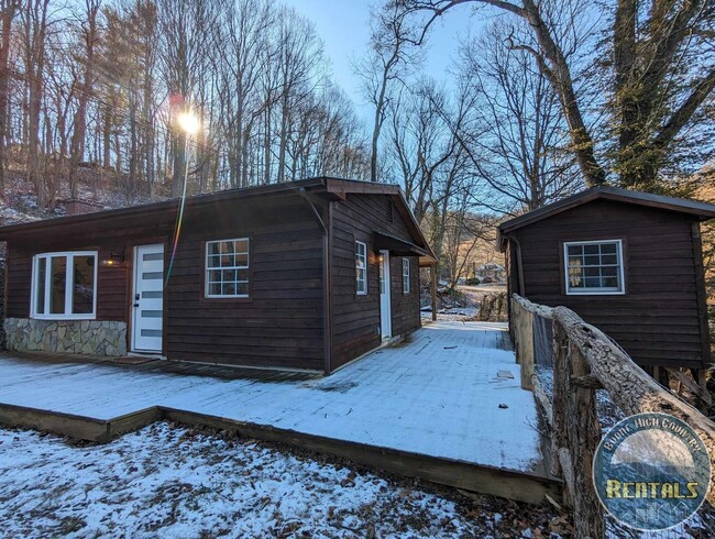 Building Photo - Renovated Cabin In Vilas