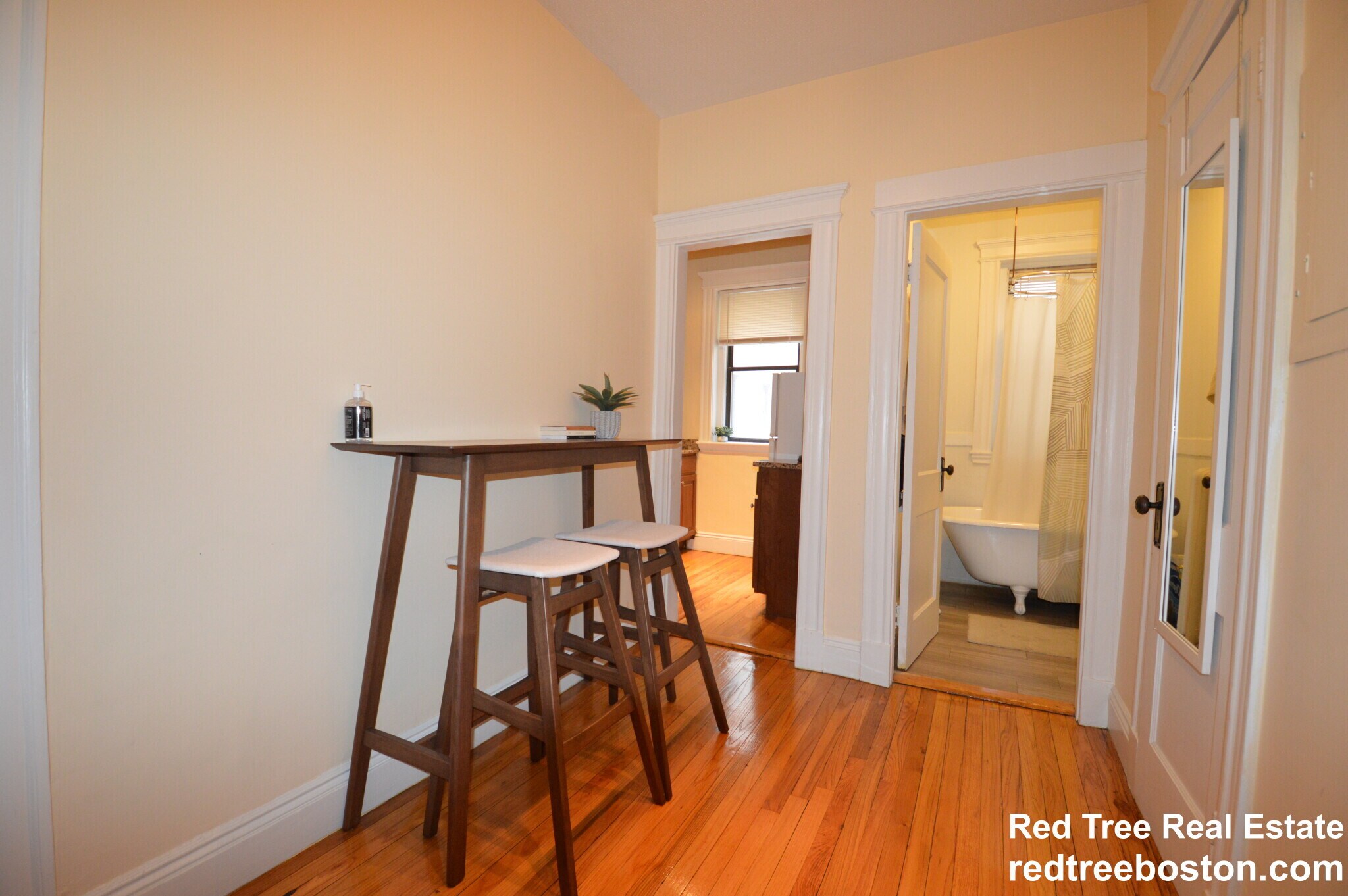 Building Photo - 15 Park Dr