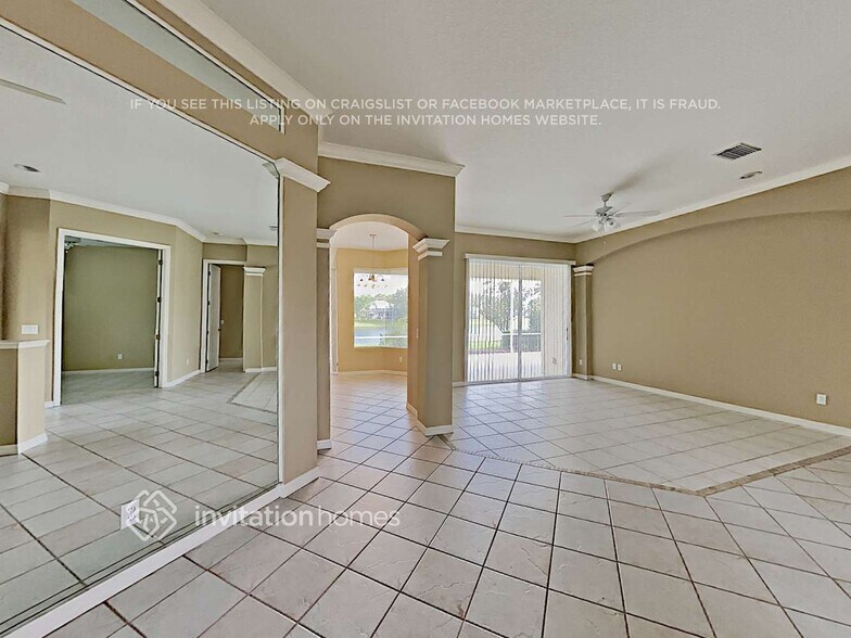 Building Photo - 11909 Clubhouse Dr