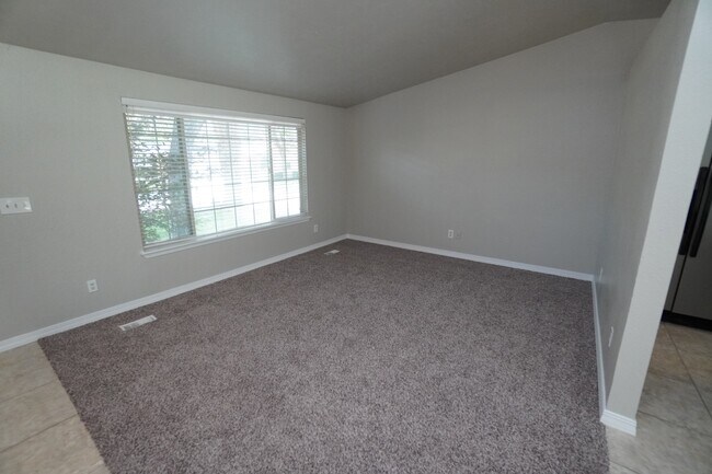 Building Photo - 698 Berwick Dr