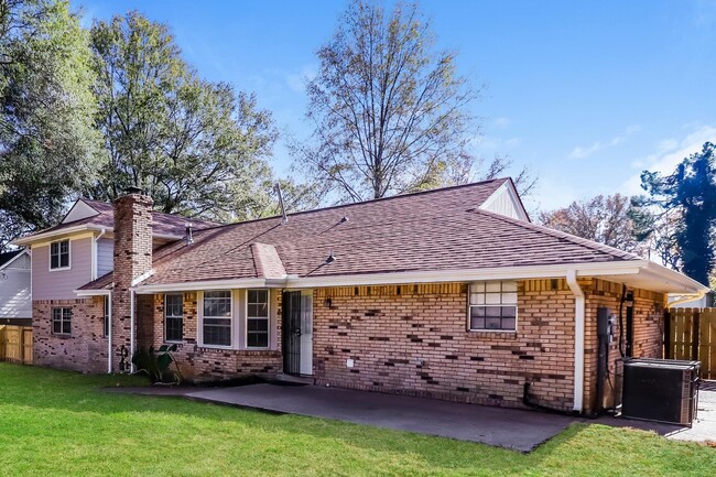 Building Photo - 5172 Yellowood Rd