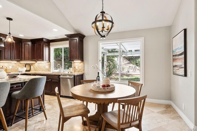 Building Photo - 6908 Country Club Dr