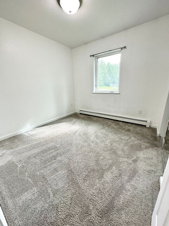 Building Photo - 4 bedroom Home for Rent in North Pole!