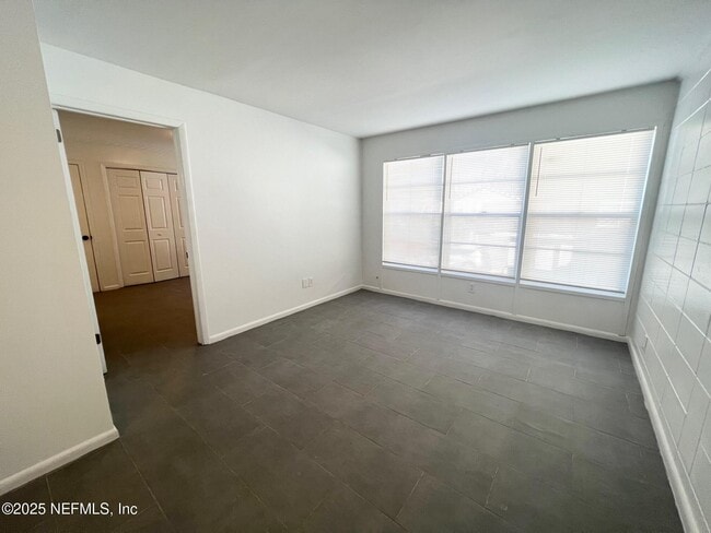 Building Photo - 1318 Sydney Pl