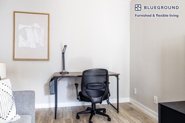 Building Photo - 616 Esplanade-SI FL2-ID440