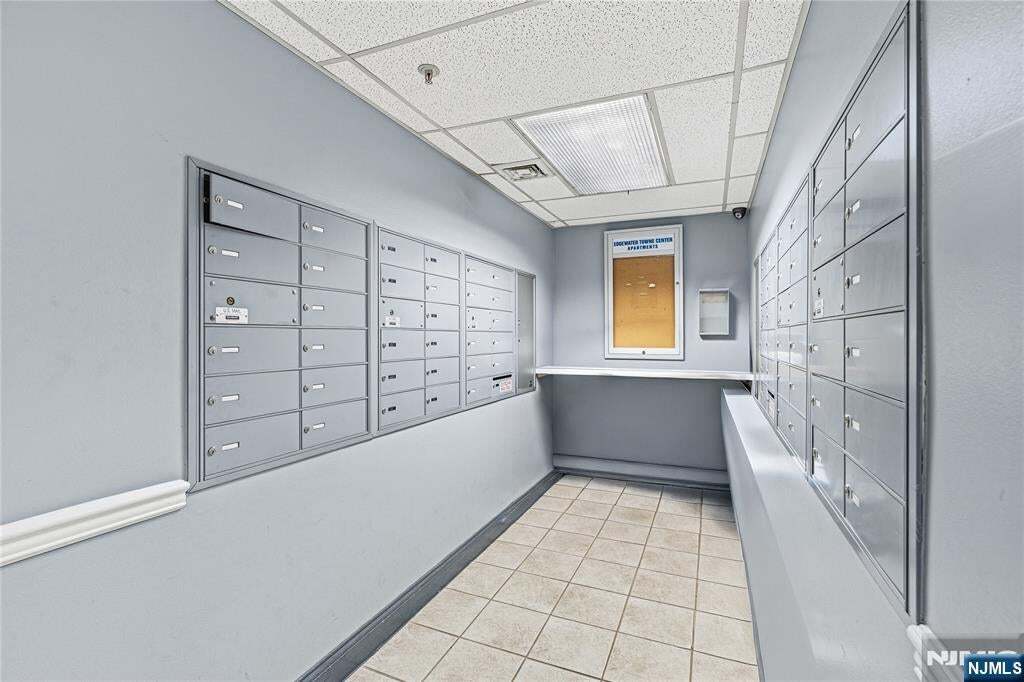 Building Photo - 905 River Rd