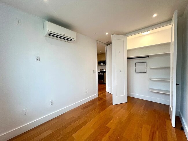 Building Photo - 22 Rogers Ave