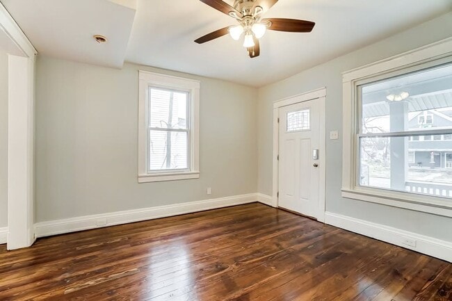 Building Photo - Great 2 Bedroom in Madisonville!