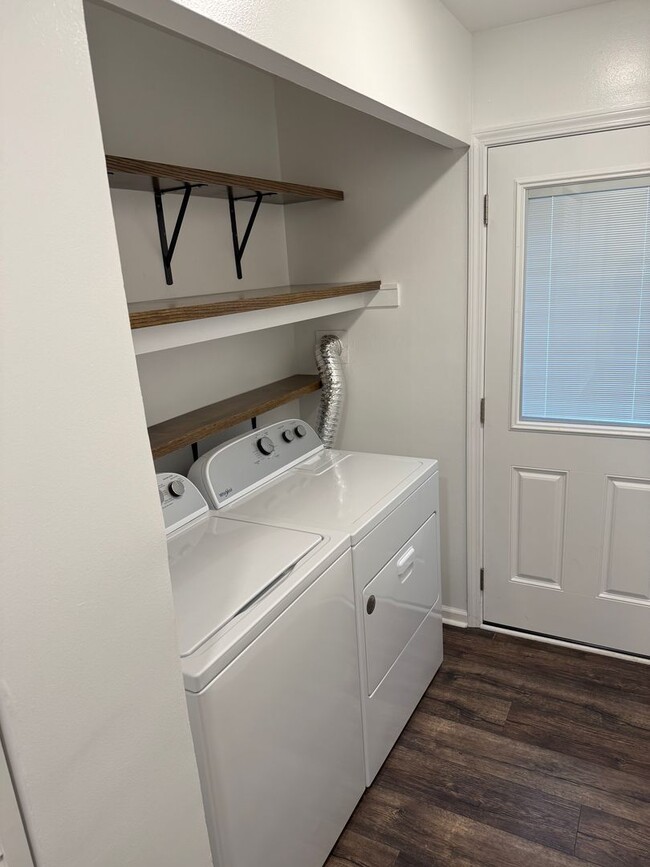 Building Photo - Updated Home near Waverly Park