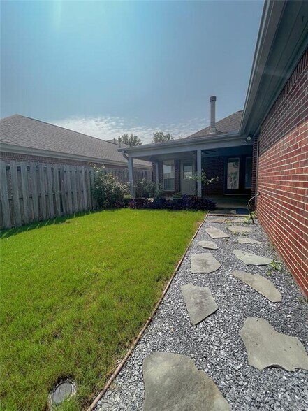 Building Photo - 8906 Stoneridge Pl