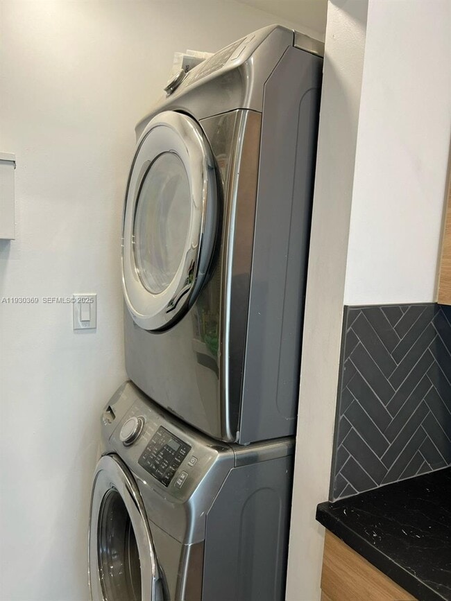 Building Photo - 7474 E Plumosa Ln