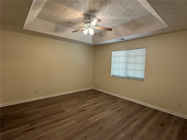 Building Photo - 3985 Hidden Hollow Dr