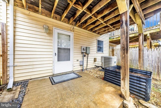 Building Photo - 19 Stonewall Ct