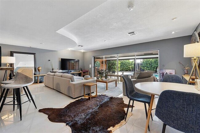 Building Photo - 5260 NE 17th Terrace