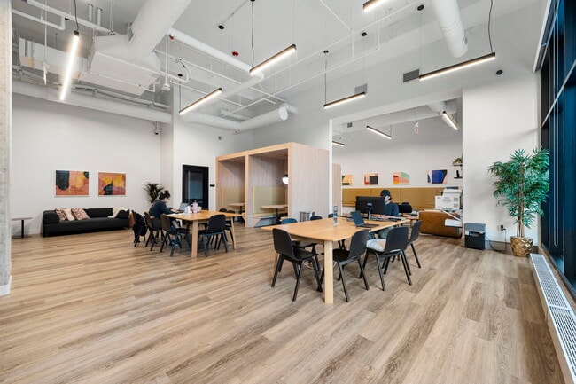 Building Photo - Cozy Studio Suite, Steps from River North & Shops