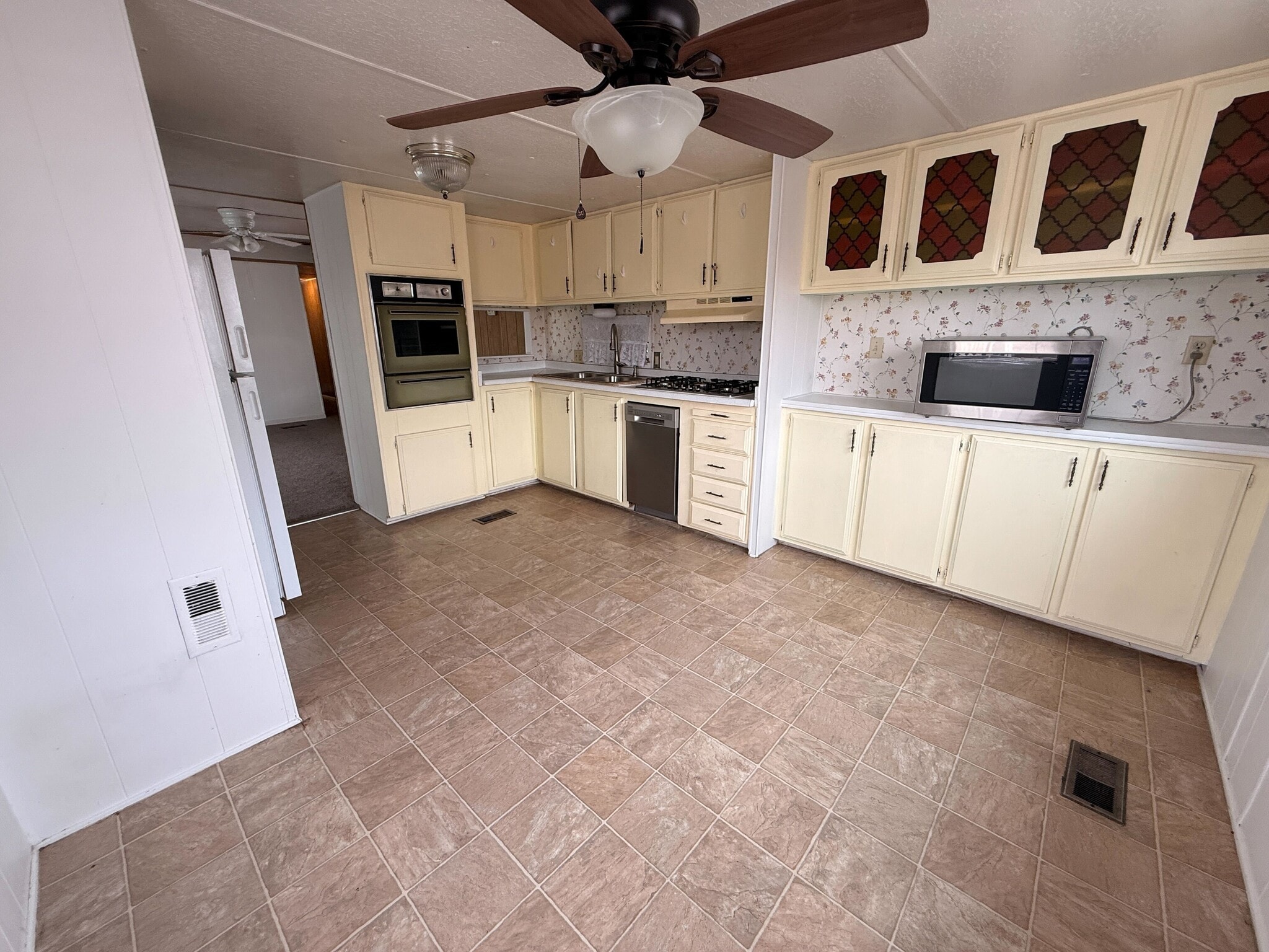 Building Photo - 3601 E Wyoming Ave