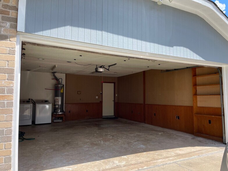 Building Photo - 2627 Old Fort Rd