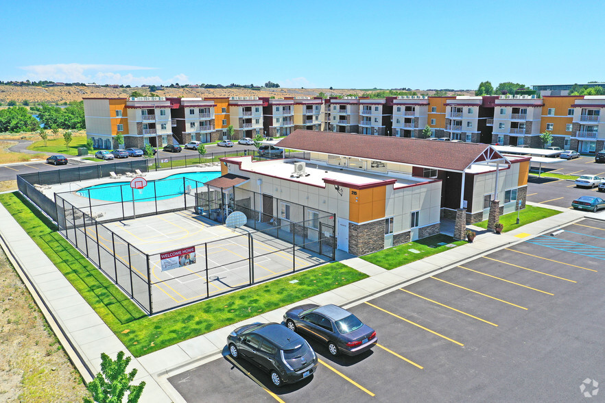 The Brelsford Vineyards Apartments - Baskedball Court Aerial View - The Brelsford Vineyards Apartments