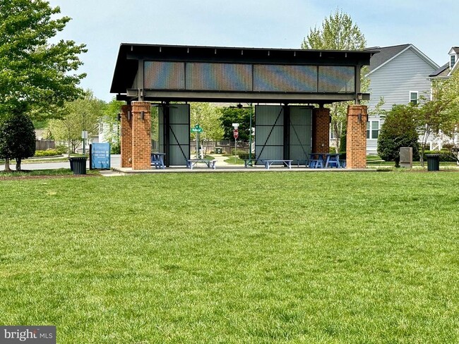 Building Photo - 650 Aspen Rd